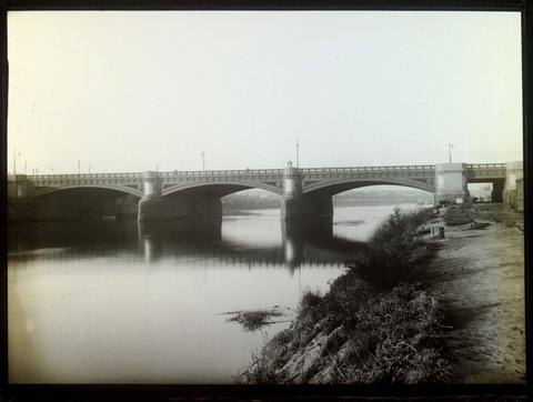 River Yarra and Princes Bridge, looking East, 1875–1938