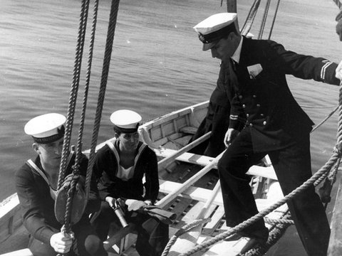 Sequence of events with the Port Phillip Examination Service as they check ships coming into Port Phillip Bay, c. 1940
