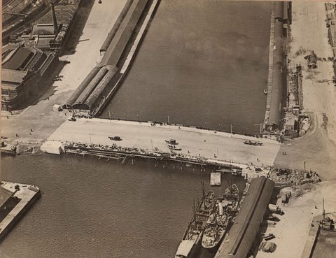 2 p.m. on opening day, 12th February, 1930 - Spencer Street Bridge, [Melbourne, Vic.]