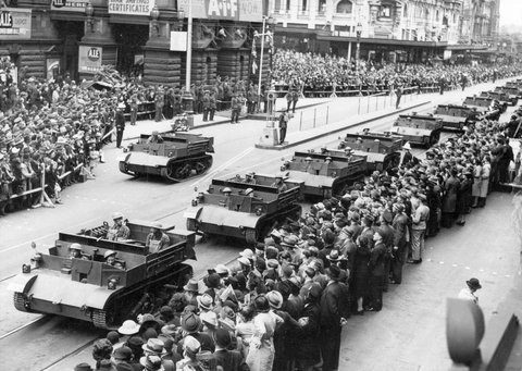 Machine gun carriers in parades on Melbourne Streets, 1940–45