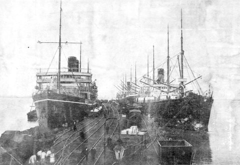 Shipping at Port Melbourne Railway Pier, Victoria, c. 1910