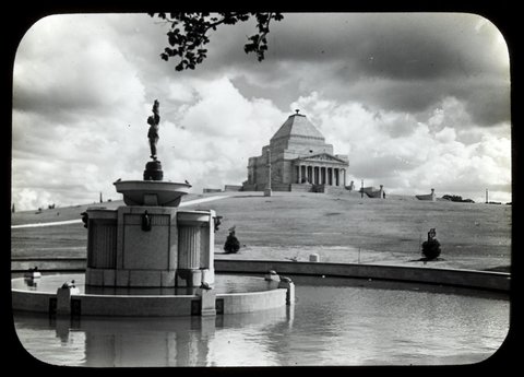 The Shrine of Remembrance and memorial fountain, Melbourne, 1900–49