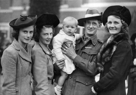 Returned A.I.F. men meet their relatives at Caulfield [Racecourse, Victoria], c. 1942