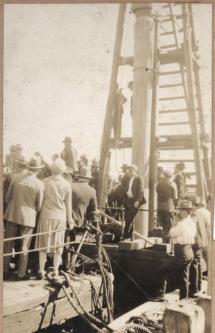 Driving first pile Spencer Street Bridge, Melbourne, Vic, 1927