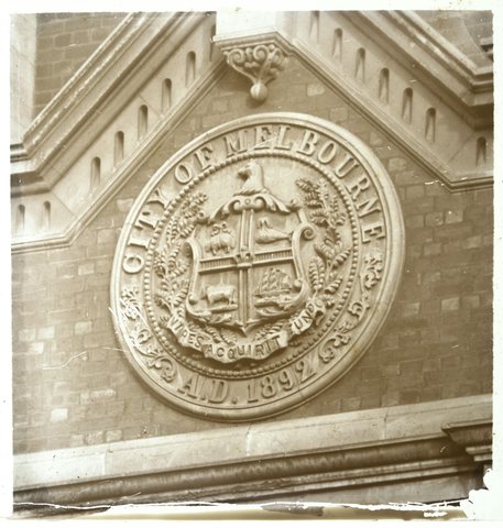 Seal of the City of Melbourne, on a building, 1892–1938