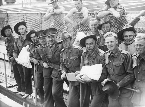 A.I.F. troops leaving from Port Melbourne for service overseas, 1941