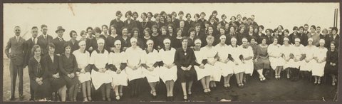 Swanston Street Melbourne Coles staff of about 80 men and women Store No. 6, 1930–40