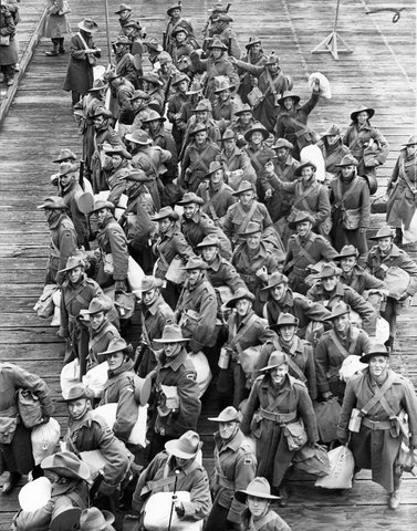 Men of the 2nd contingent of the 2nd A.I.F. embarking from Port Melbourne, elevated from left, 1937–43