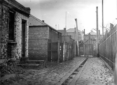 Fitzroy. Tin house, Ward's Lane, c. 1935