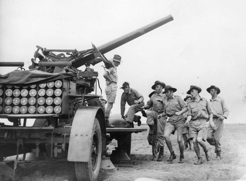 Gun crew of 4th Anti Aircraft Battalion double to gun positions during exercises at Williamstown, c. 1941