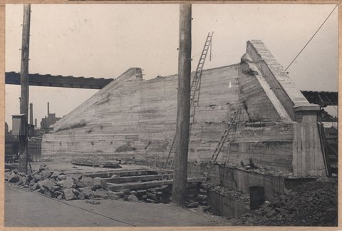South Kensington to West Footscray. Bridge over Maribyrnong River, 1926–27