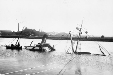 S.S. Awaroa : Sunk by collision with the Batman in River Yarra, 1915