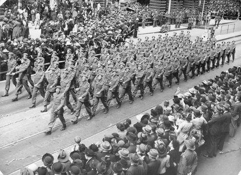 Armoured Division troops in parades on Melbourne streets, 1940–45