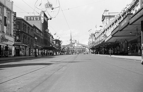 Bourke Street looking towards Parliament House during royal tour of 1954