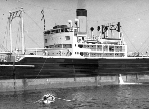 Sequence of events with the Port Phillip Examination Service as they check ships coming into Port Phillip Bay, c. 1940