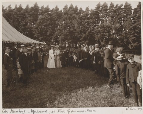 "City Newsboys' Picnic, Melbourne, State Government House, Dec. 1909"