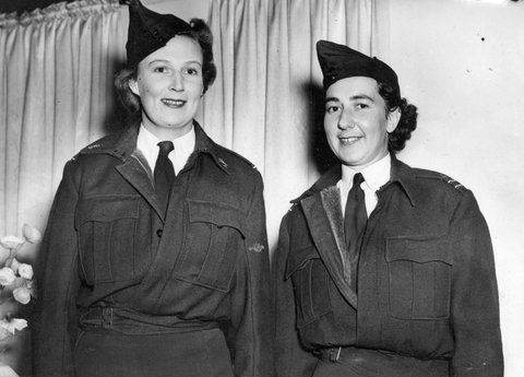 Flying Sisters Elizabeth Bray and Mary Simmonds in Melbourne, 1941–47