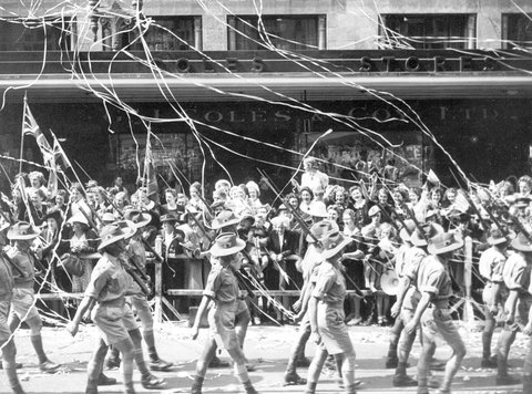 Soldiers marching through Melbourne streets, watched by large crowd, 1938–44