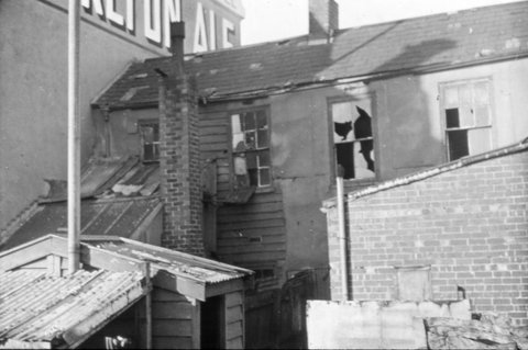 South Melb. [i.e. Melbourne] Rear of houses facing York St. as seen from Convery Sq, c. 1935