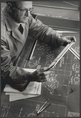 Shift change of staff at Kelly and Lewis, Springvale, Victoria, 1949