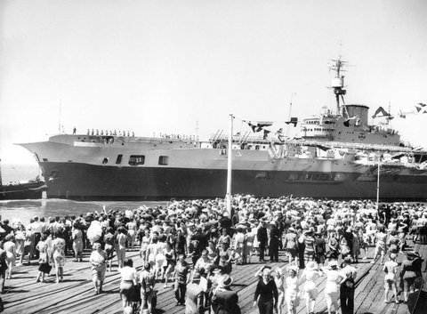 Visit of British aircraft carrier H.M.S. Implacable to Melbourne, 1946
