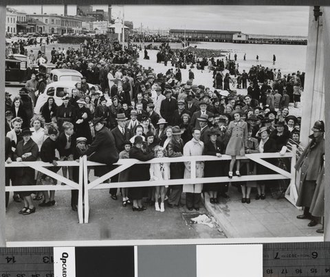 A small section of the monster crowd which extended from a mile west of the pier right to St. Kilda, a distance of about four miles, to watch the ships depart, c. 1940