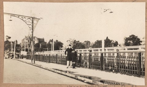Reconditioning Hawthorn bridge - handrail, 1930
