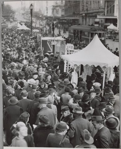 Button Day in Collins Street, 1940–45