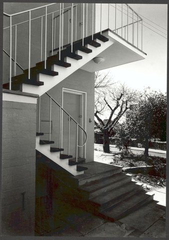 Flats in Darling St., South Yarra, by architect Roy Simpson, 1947