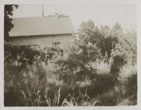 John Perceval painting on the roof watched by Mary Boyd, Open Country, Murrumbeena, 1939–45