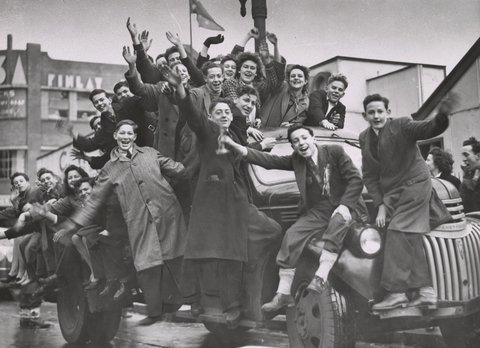 Victory celebrations in Melbourne, c. 1945