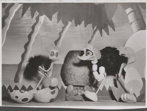 Freda & Raeburn Griffith's puppet Easter puppet show at Myers, Melbourne, 1954