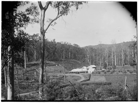 View of the Upper Yarra Hotel, Templestowe, 1900?