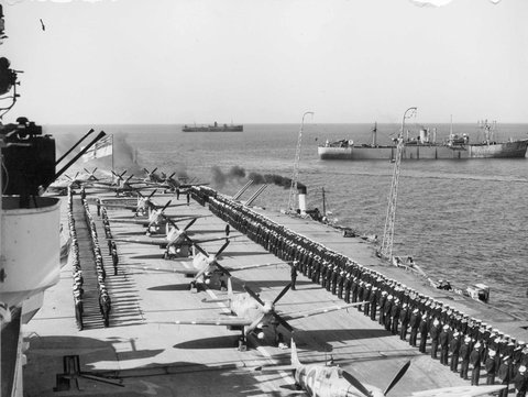 Visit by British aircraft carrier H.M.S. Indefatigable to Melbourne, 1946