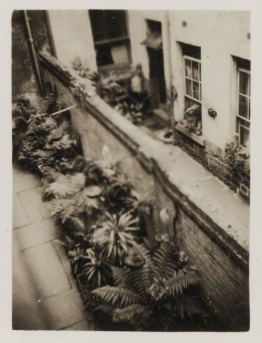 View of city courtyard, Melbourne, 1939–45