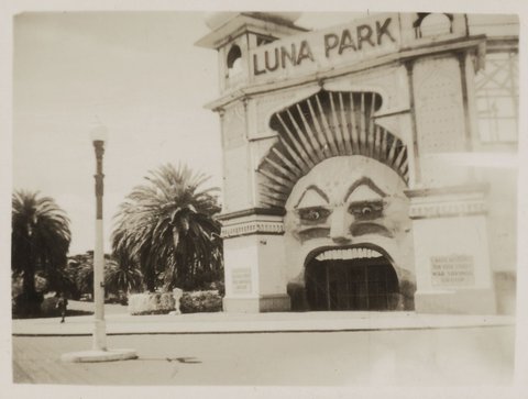 Luna Park, St. Kilda, 1939–45