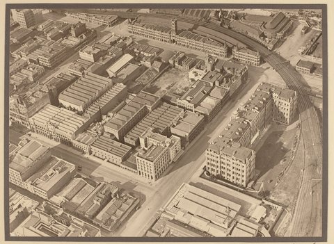 Intersection of Flinders and Spencer Streets, showing the Spencer Street Railway Building and the old Fish Market, 1927–28