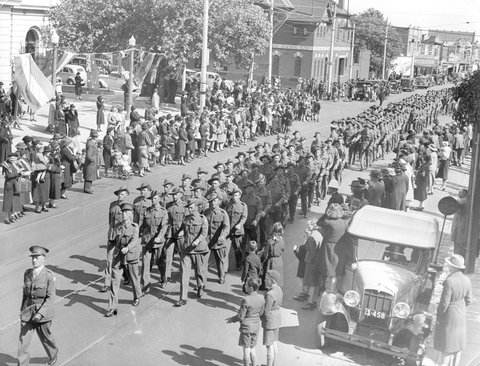 Soldiers marching down Glenferrie Road, Malvern, crowds line street, 1940–45