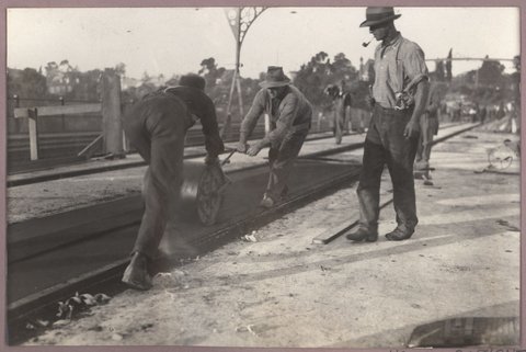 Reconditioning Hawthorn bridge - deck, 1930