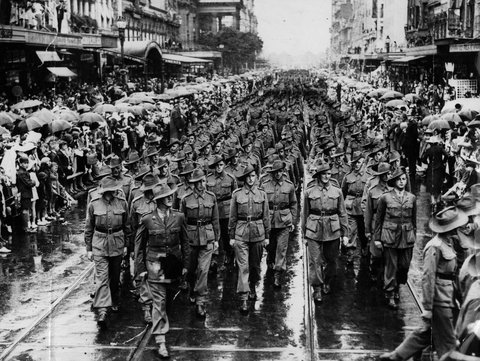 2nd A.I.F. turning from Swanston Street into Bourke Street in rain, 1940–41