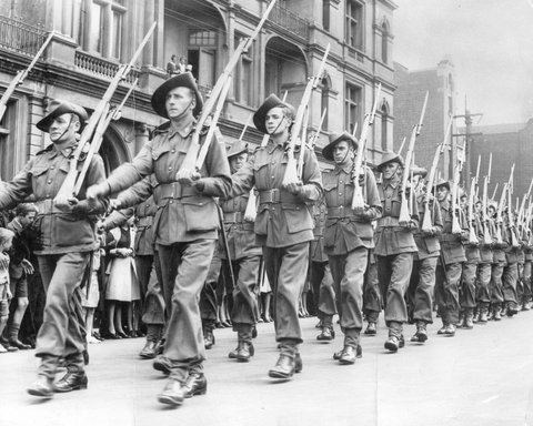 Looking up at 2nd A.I.F. marching through Melbourne street, 1939–44