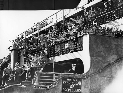 Embarkation from Port Melbourne of the 2nd A.I.F, c. 1941