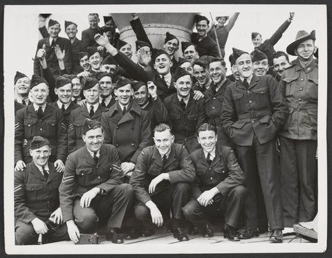 EMBARKATION OF TROOPS FROM PORT MELBOURNE, 1945?