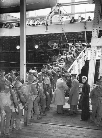 A.I.F. men of the 2nd contingent walk up the gangplank to their troopship in Port Melbourne, 1937–43