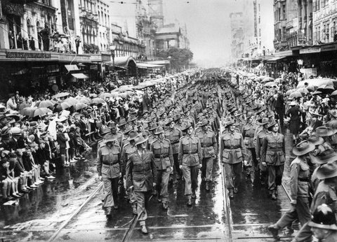 2nd A.I.F. turning from Swanston Street into Bourke Street in rain, 1939–45