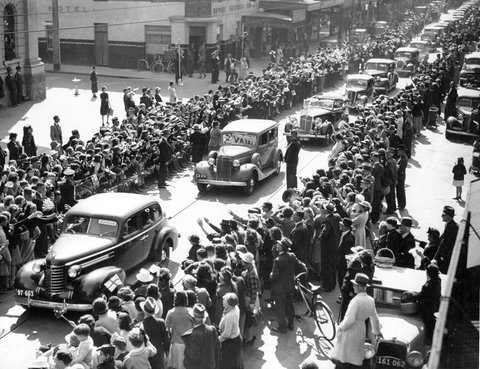 Chapel St. Prahran was lined all along the route, 1939–45
