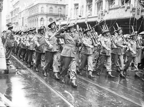 Australian servicemen marching down Swanston Street, past the saluting base at the Melbourne Town Hall, 1940–45