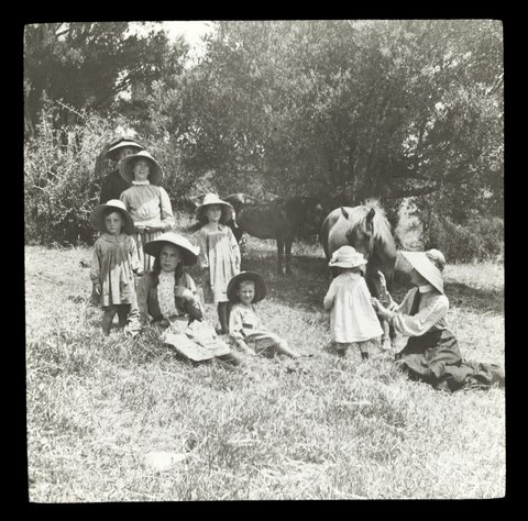 Children with ponies Ivanhoe 1907 Sorrento