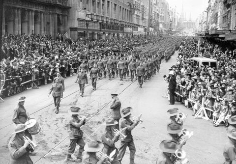 March Armoured Div. Crews in Bourke St. General view, 1940–45
