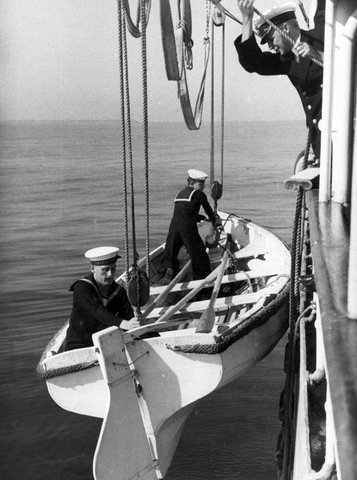Sequence of events with the Port Phillip Examination Service as they check ships coming into Port Phillip Bay, c. 1940